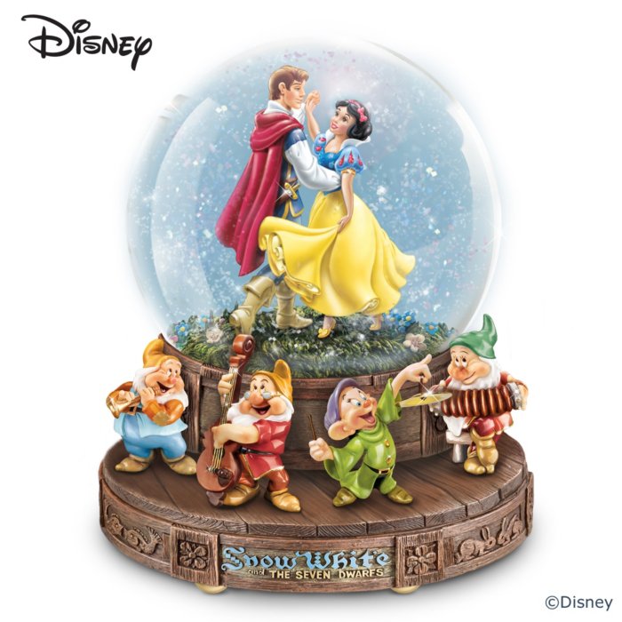 Disney Snow White And The Seven Dwarfs Glitter Globe