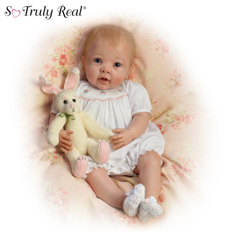 Nina et son lapin doudou