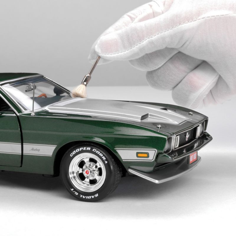 diecast mustang 1 18 scale