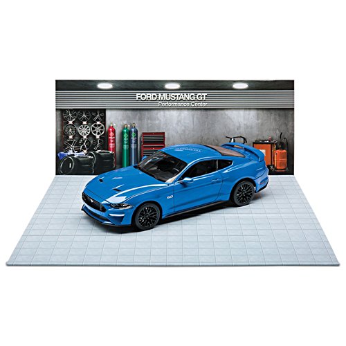 1:18-Scale 2019 Ford Mustang GT Diecast Car And Diorama