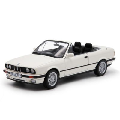 1:18-Scale 1991 BMW 325i White Cabriolet Diecast Car