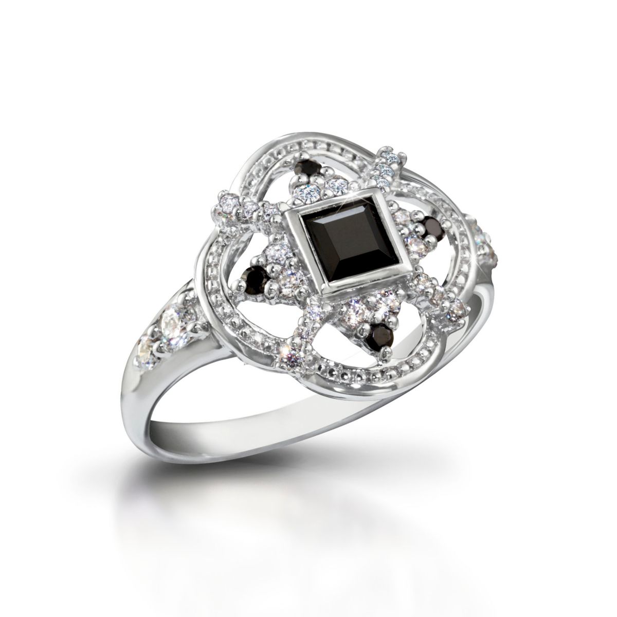 'Queen Elizabeth I' Diamonesk Ring