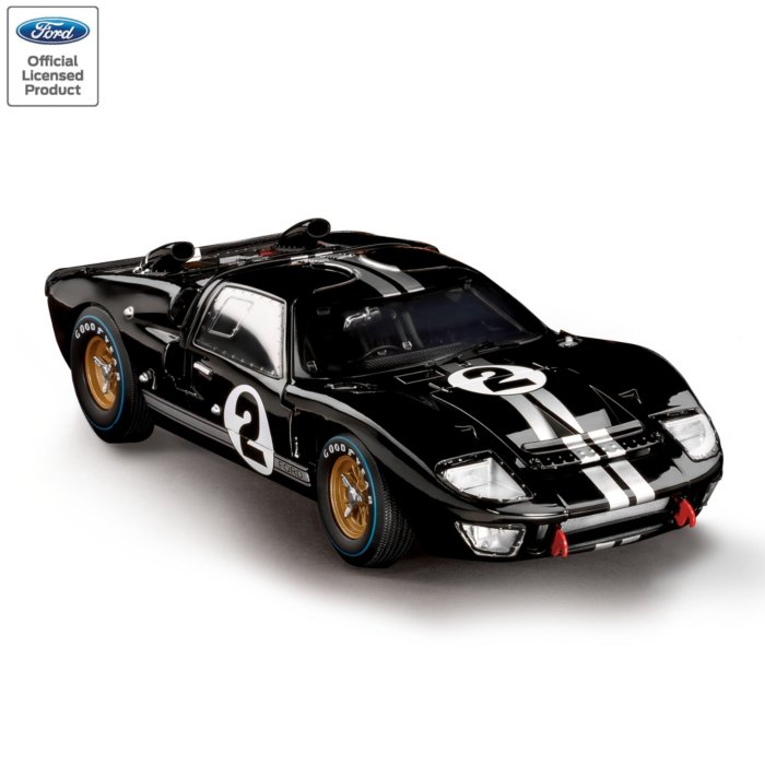 Officially Licensed Ford GT Car Diecast Le Mans Winner Sculpture Home  Décor: '1:18-Scale 1966 Ford GT-40 MK II #2
