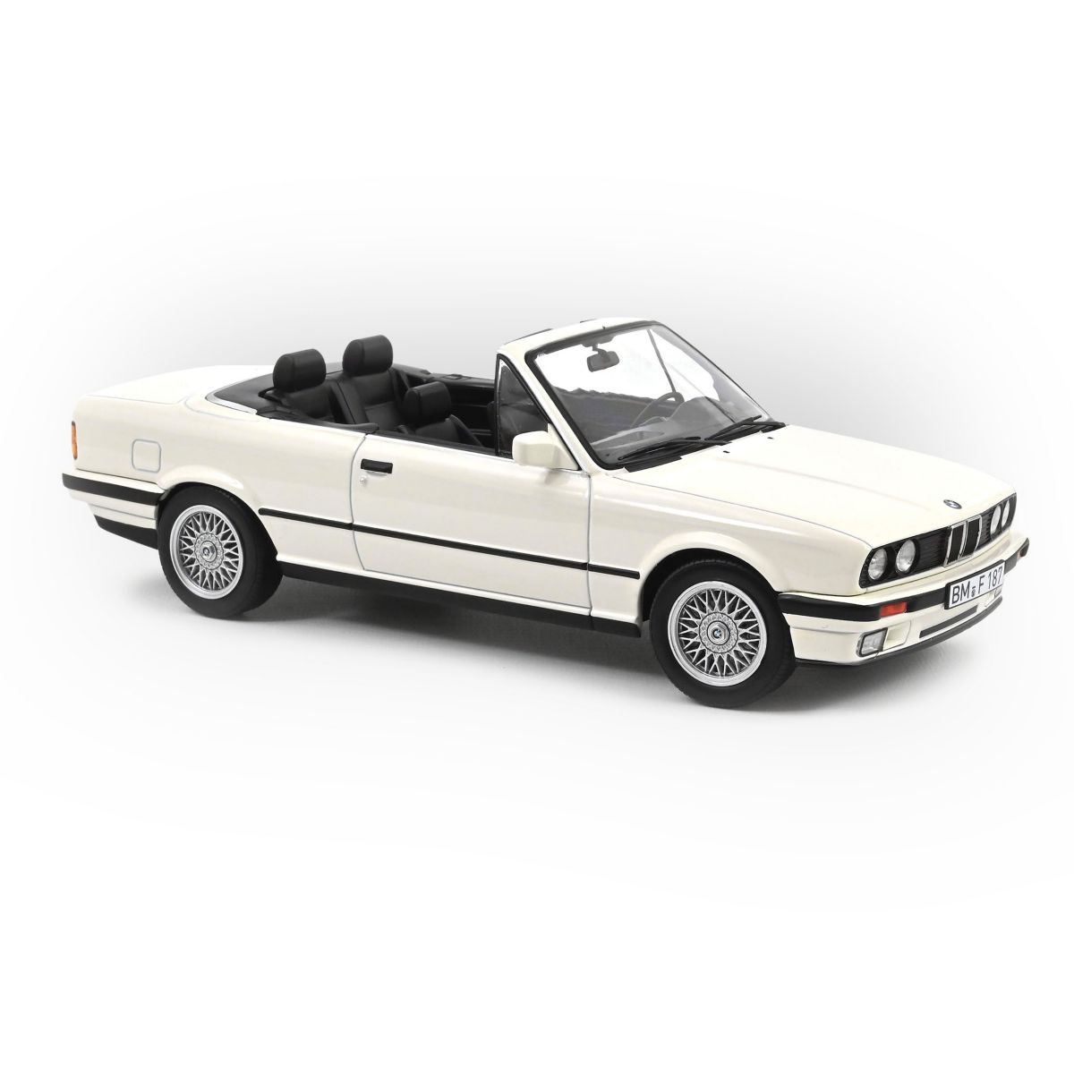 1:18-Scale 1991 BMW 325i White Cabriolet Diecast Model