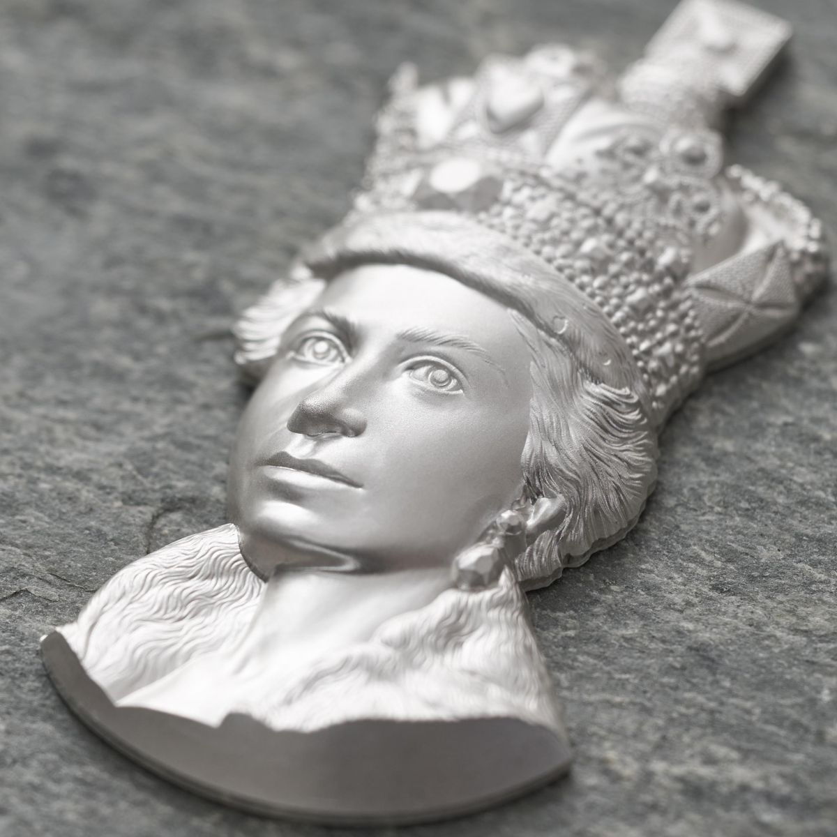 The Ultra High-Relief Queen's Portrait 2oz Silver Coin