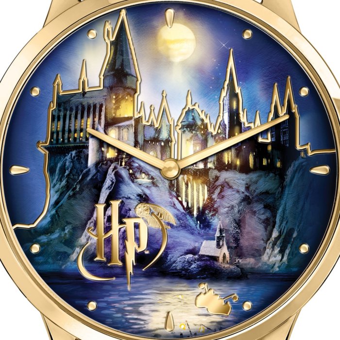  The Bradford Exchange Harry Potter Hogwarts Castle Illuminating  Sculpture Table Lamp : Everything Else